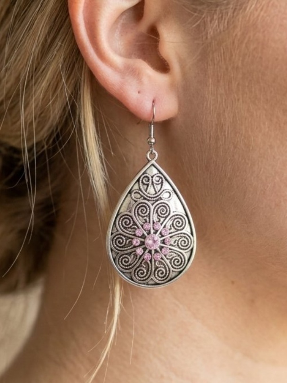 🌟3/$15: 🆕 Paparazzi: Silver Teardrop Filigree Earrings with Pink Stones